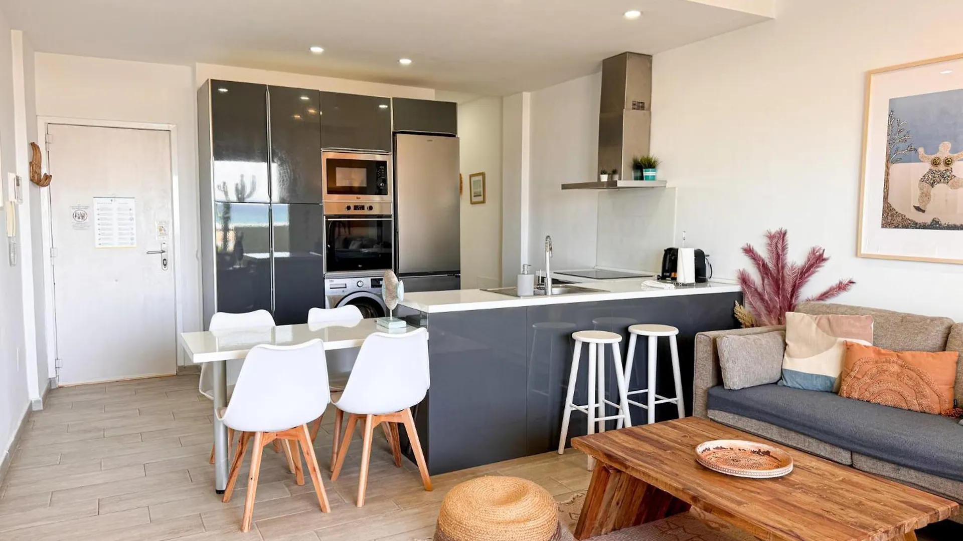 Tarifa Cozy House - Beach Front, Pool, Parking
