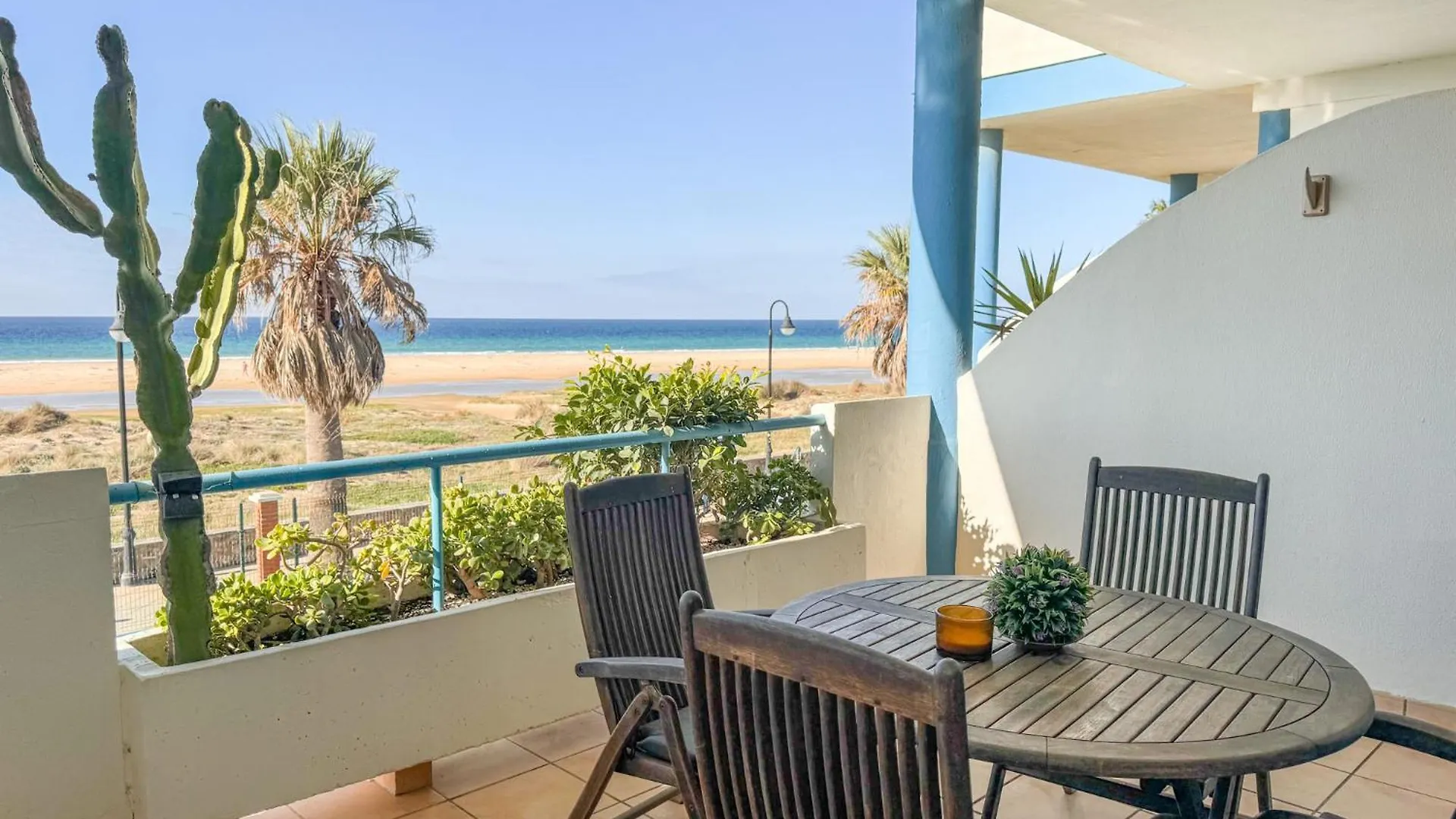 Tarifa Cozy House - Beach Front, Pool, Parking 0*,  İspanya