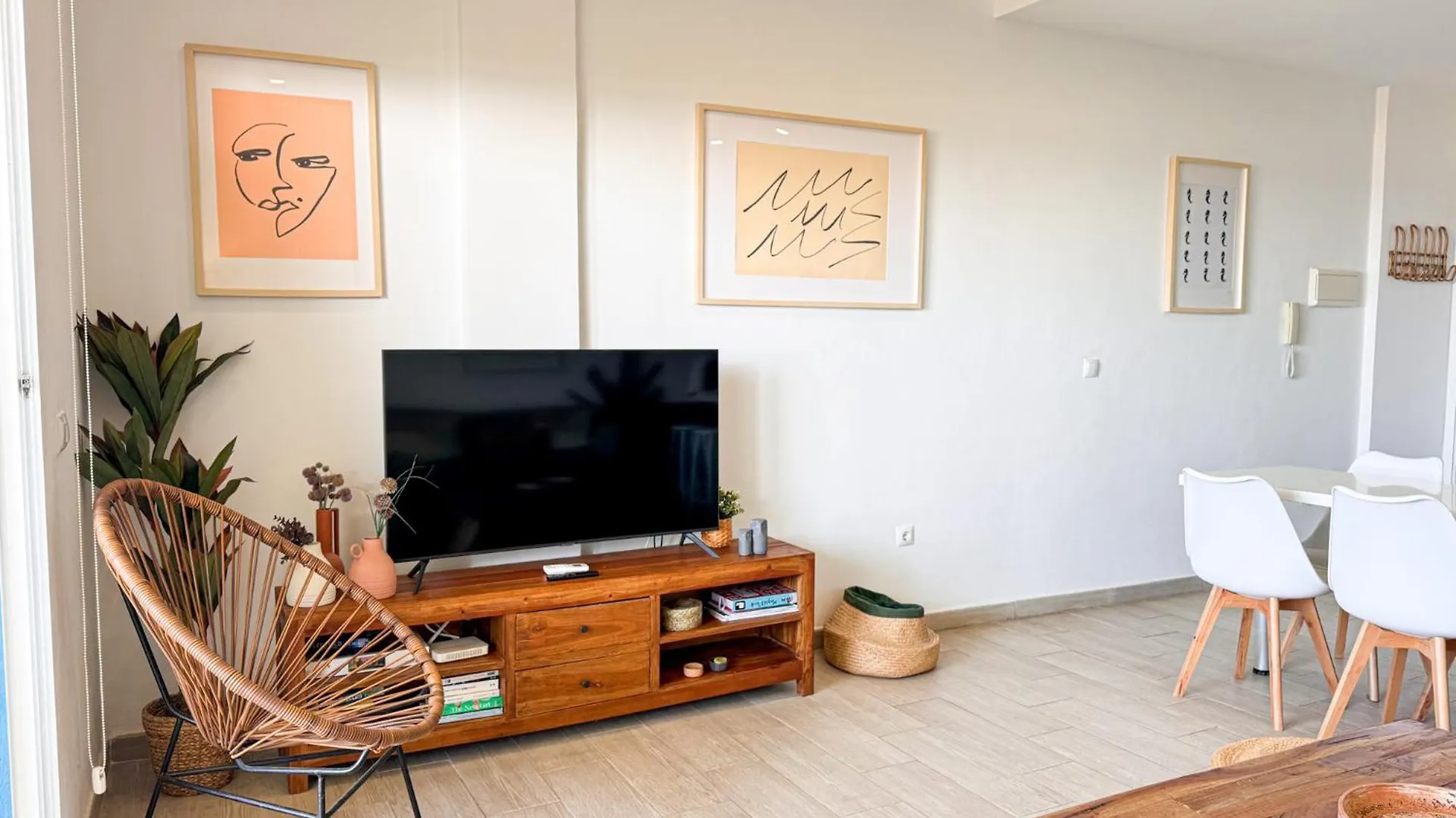 Tarifa Cozy House - Beach Front, Pool, Parking Daire